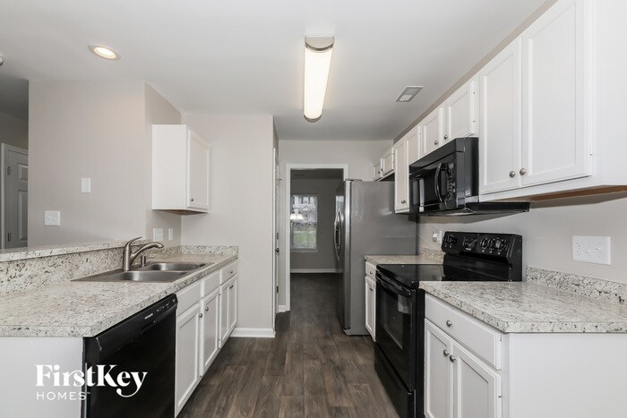 Building Photo - 1021 Barbee Farm Dr