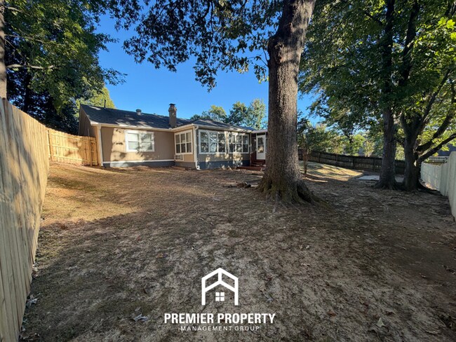 Building Photo - 3955 Castile St