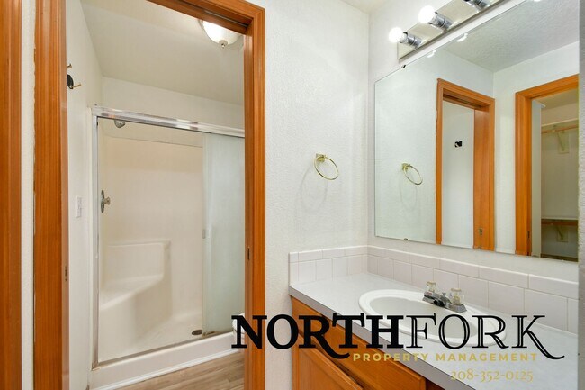 Building Photo - Comfortable Living with Room to Breathe