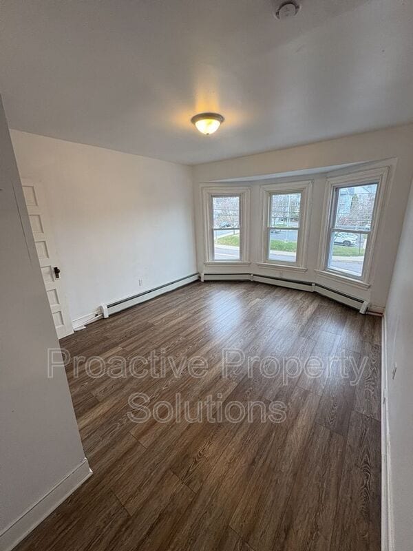 Building Photo - 415 S Main Ave