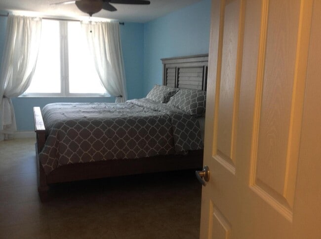 Building Photo - 3221 S Ocean Blvd