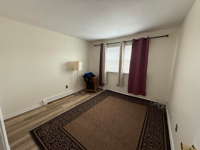 Building Photo - 511 Avenue C