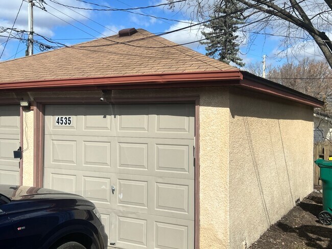 Building Photo - Completely remodeled 3 bedroom duplex in c...