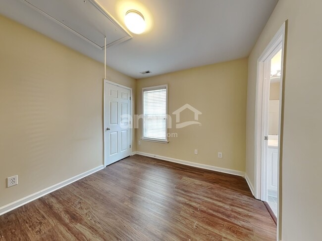 Building Photo - 83 Sioux Ln