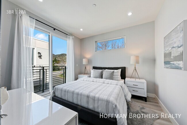 Building Photo - 13621 N Fellows Ave