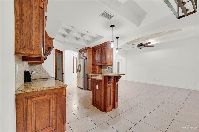 Building Photo - 2523 Yellow Rose Dr