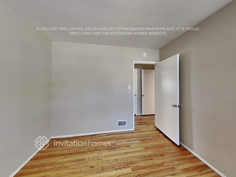 Building Photo - 15042 Romar St