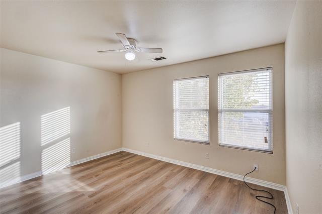 Building Photo - 2338 Kingsway Dr