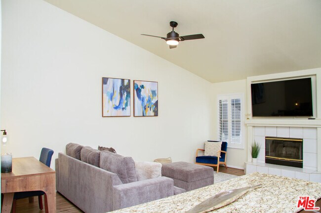 Building Photo - 8506 Blue Heron Dr