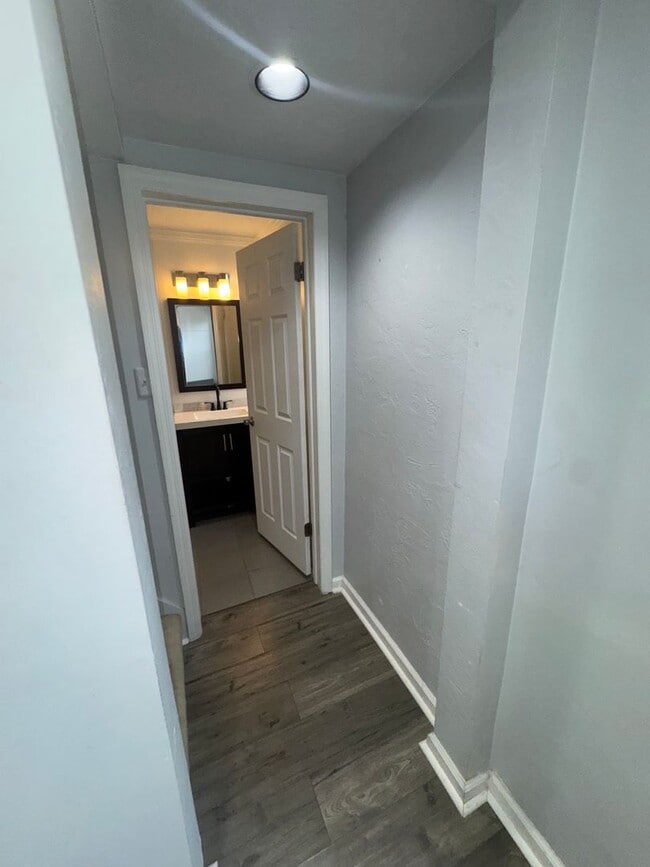 Building Photo - Spacious Private Oasis - 3 Bedroom 2 Bathroom House in Green Tree!