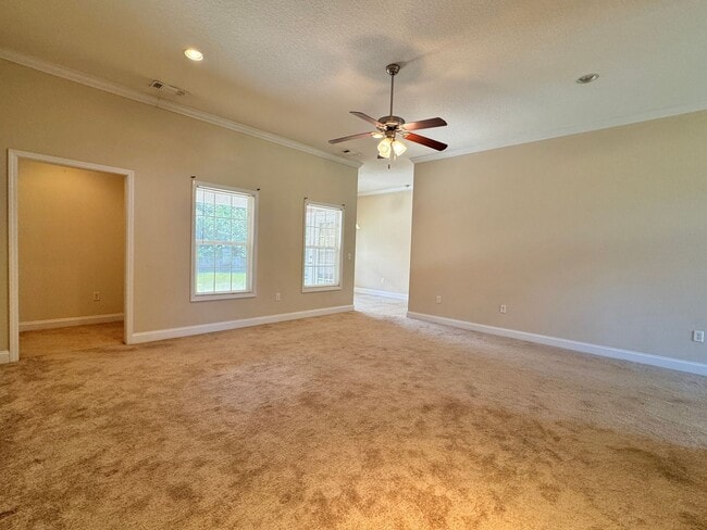 Building Photo - COMING SOON IN MID-AUGUST! [PET FRIENDLY]