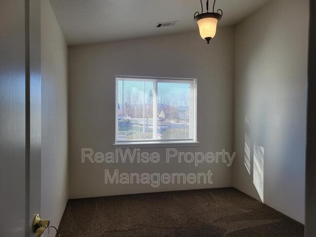 Building Photo - 702 SW Isham St