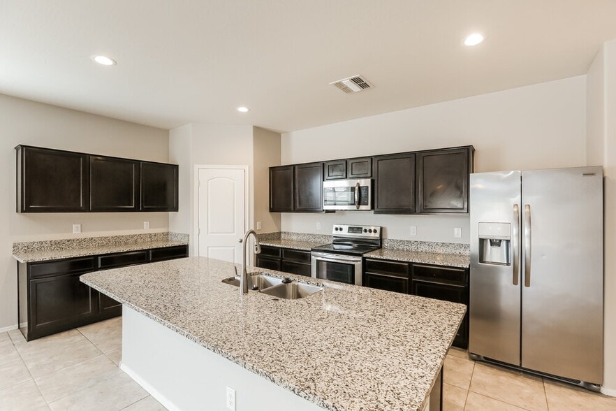 Building Photo - 25562 W Desert Dr