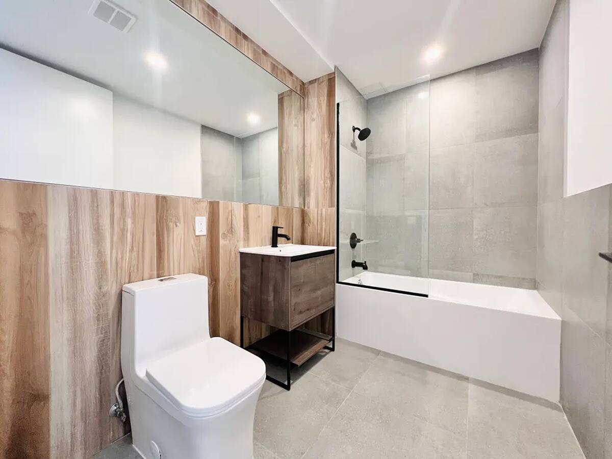 Building Photo - New HDTV room,  tons of natural light # 323