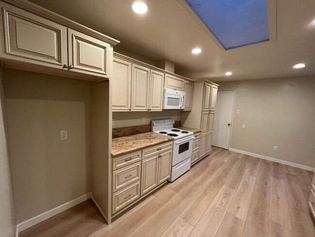 Building Photo - Beautiful Coronado II for Rent