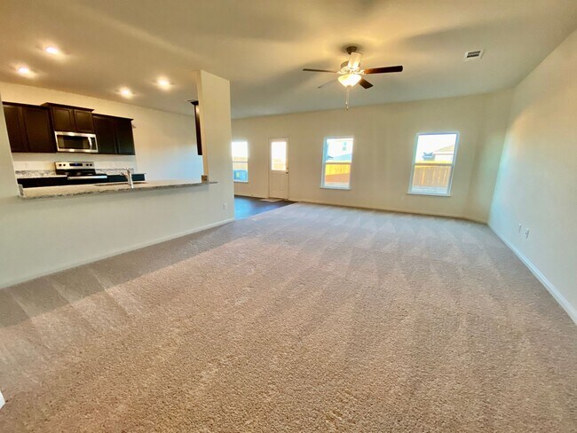 Building Photo - Experience Luxury Living: 4 Beds, 2.5 Bath...