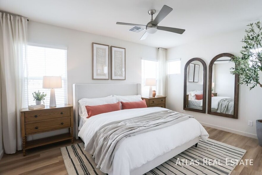 Building Photo - 6533 N 15th Dr