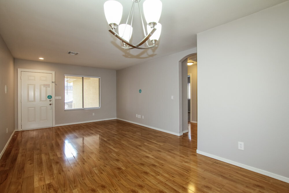 Building Photo - 10810 W Alvarado Rd