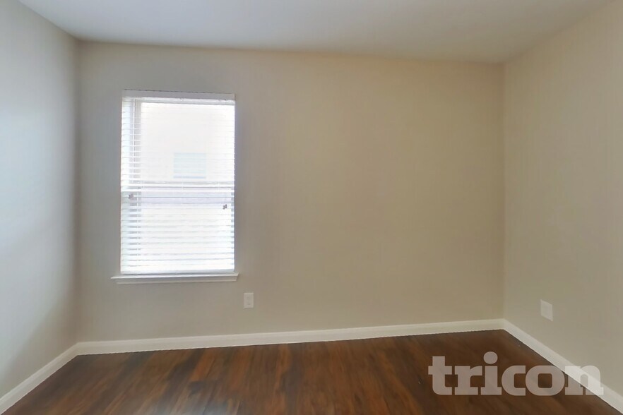 Building Photo - 508 Crazy Horse Dr