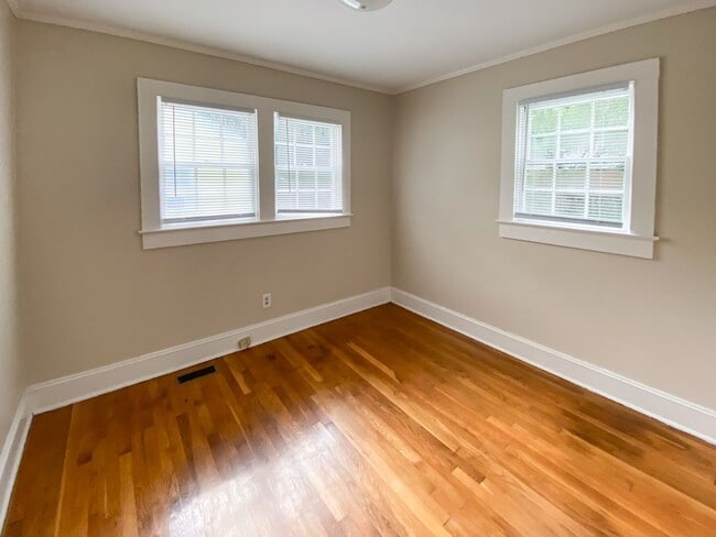 Building Photo - Rare Opportunity! Charming two bedroom house, walking distance to Franklin Street and UNC.