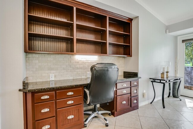 Building Photo - 100 Bay Point Dr