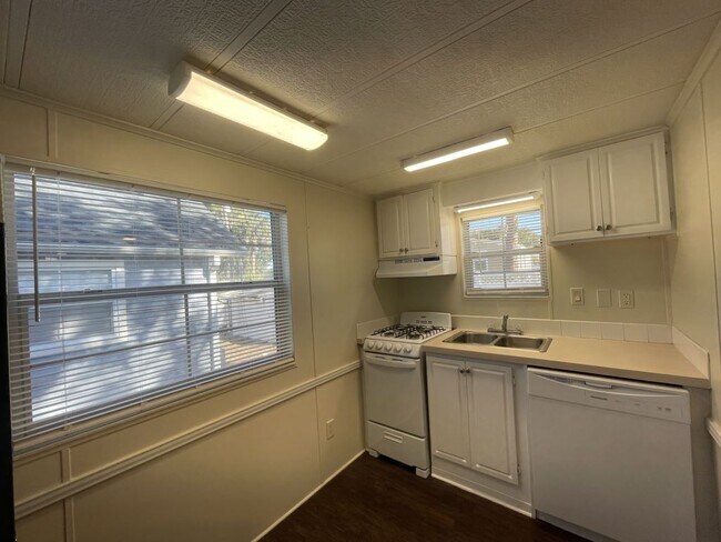 Building Photo - 36010 Sand Rd