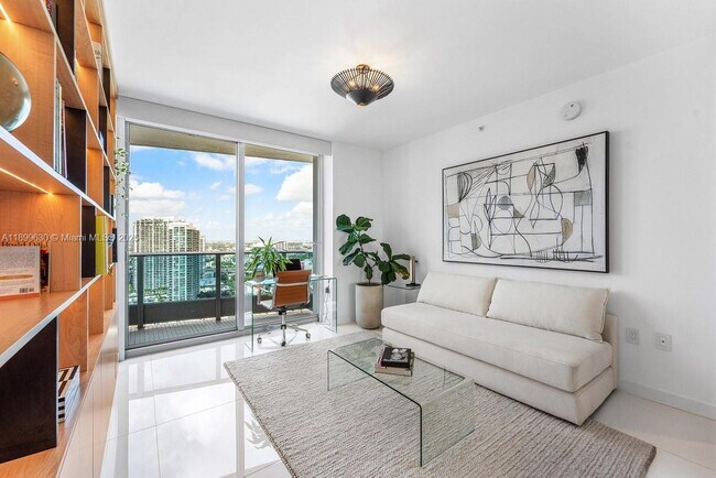 Building Photo - 200 Biscayne Blvd Way