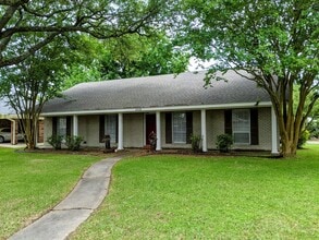 Building Photo - Central Lafayette Charmer