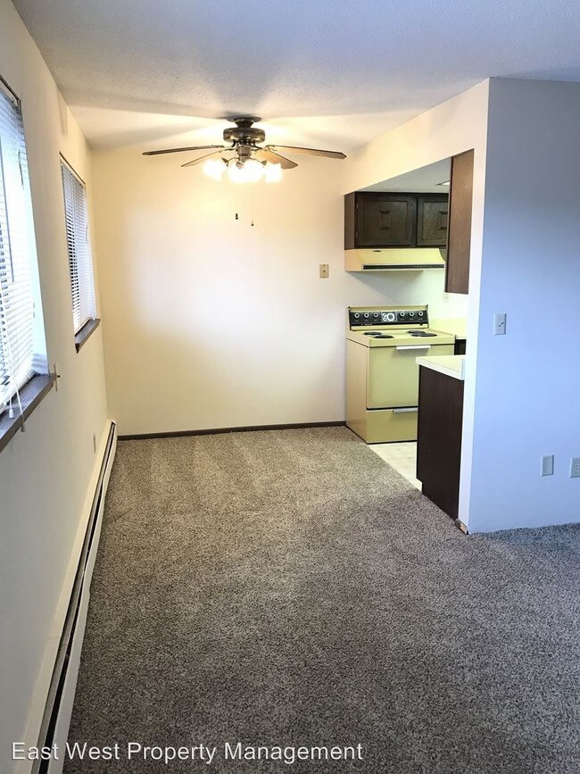 Building Photo - 1301 E 4th St