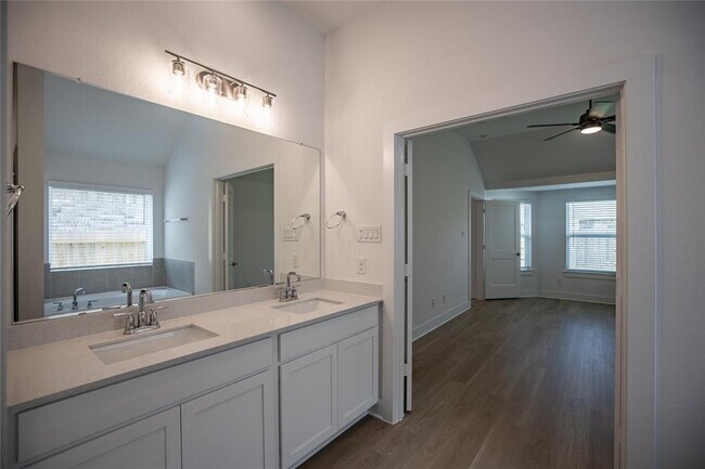 Building Photo - 8622 Sun Coral Dr