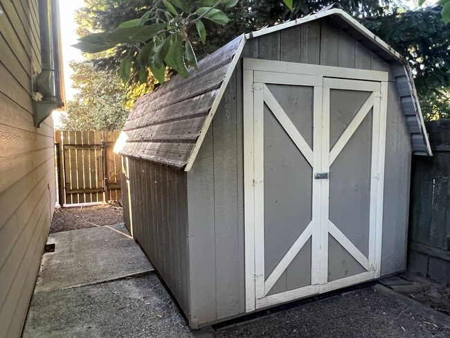 Building Photo - Adorable Quiet park like setting in fruit valley sunsets with landscaping provided