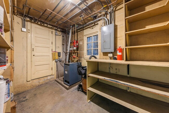 Building Photo - 1092 Wexford Ct