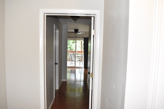 Building Photo - 3 Bed/2 Bath Home in East Nashville, Fenced Yard, Hardwood Floors, Minutes to Shelby Bottoms