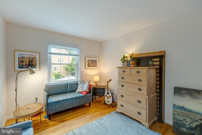 Building Photo - 6813 Market Square Dr