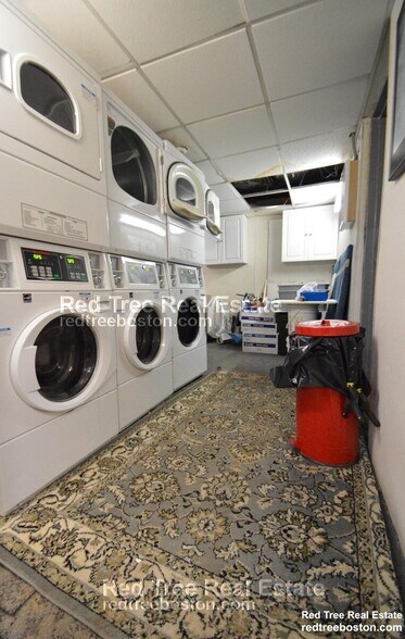 Building Photo - 108 Myrtle St