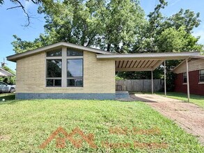 Building Photo - 2298 Dells Ave