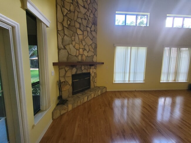 Building Photo - 11609 Parkview Ln