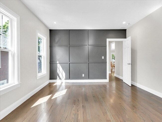 Building Photo - 18 Laurel St