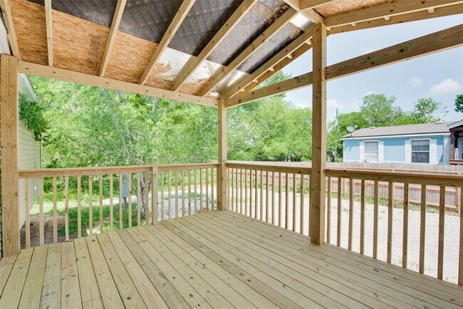 Building Photo - 315 Broadmore Dr