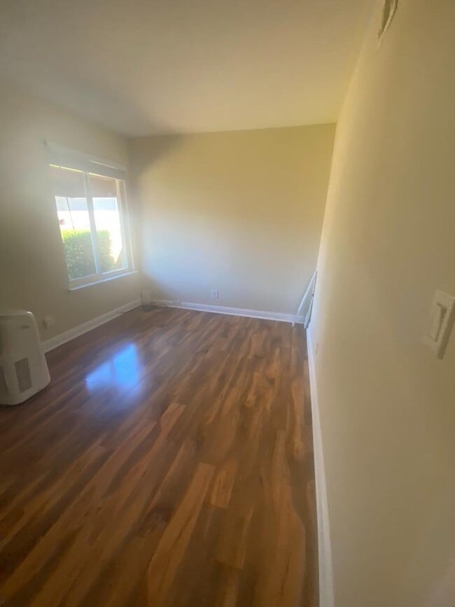 Building Photo - 623 Spar Dr