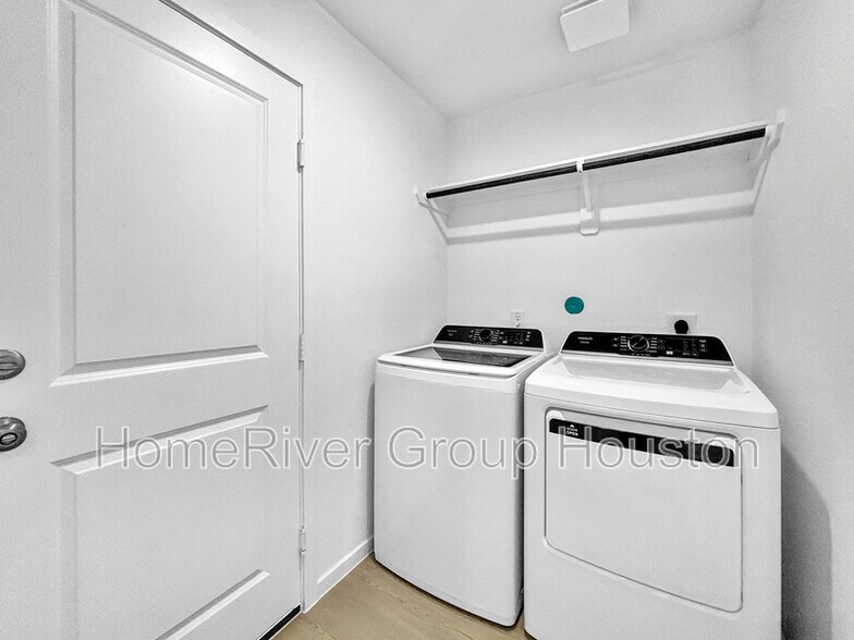 Building Photo - 5822 Starling Dr
