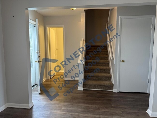 Building Photo - 6500 Carefree Ln