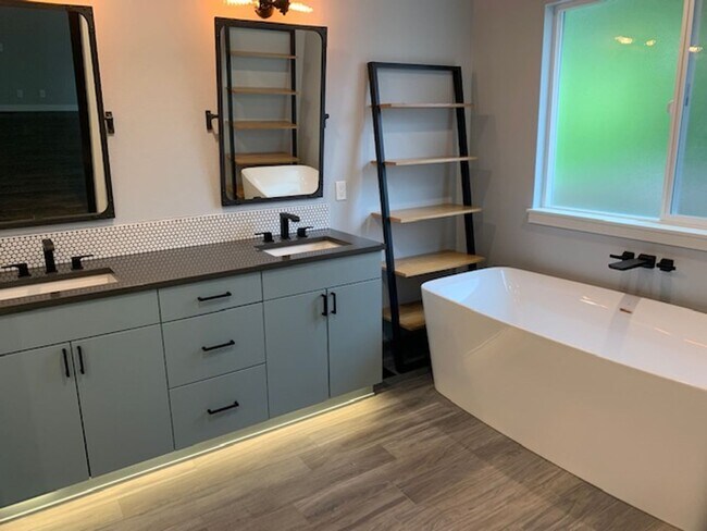 Building Photo - Wedgewood House