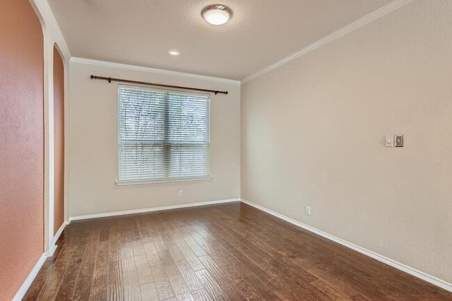 Building Photo - 8803 Redwood Bend