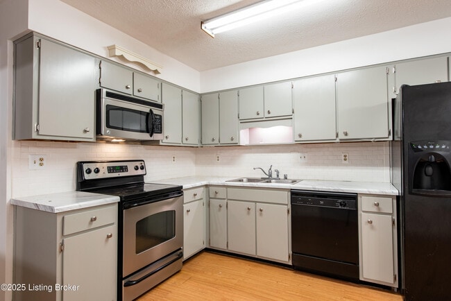 Building Photo - 8015 Schroering Dr