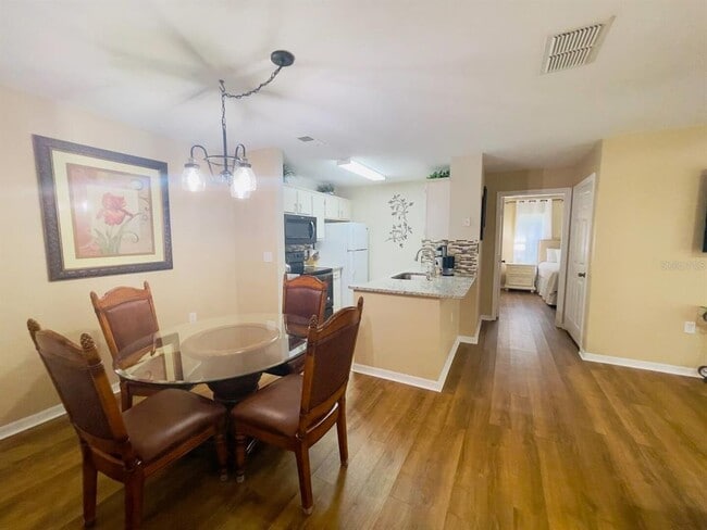 Building Photo - 8815 Manor Loop