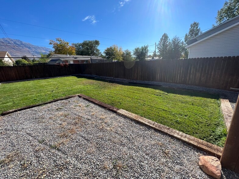 Building Photo - 614 N 550 E