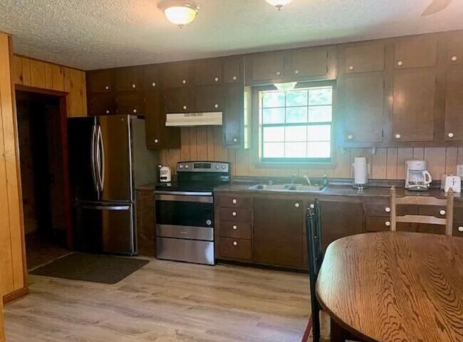 Building Photo - 729 Chalet Village Dr