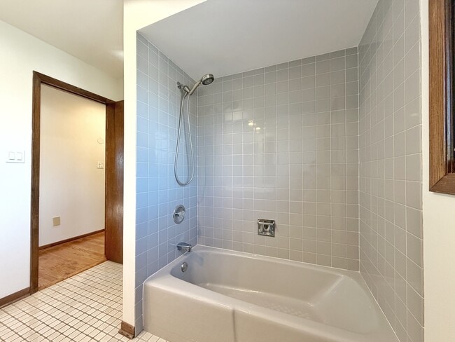 Building Photo - 6710 Wedgewood Ln