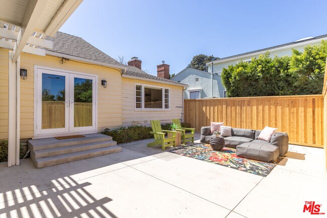 Building Photo - 3544 Gardenia Ave